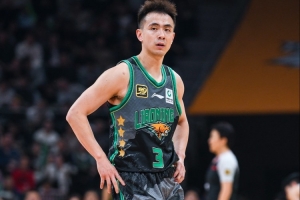 串联全队！赵继伟半场8投3中得9分2板8助 正负值+19领跑全场